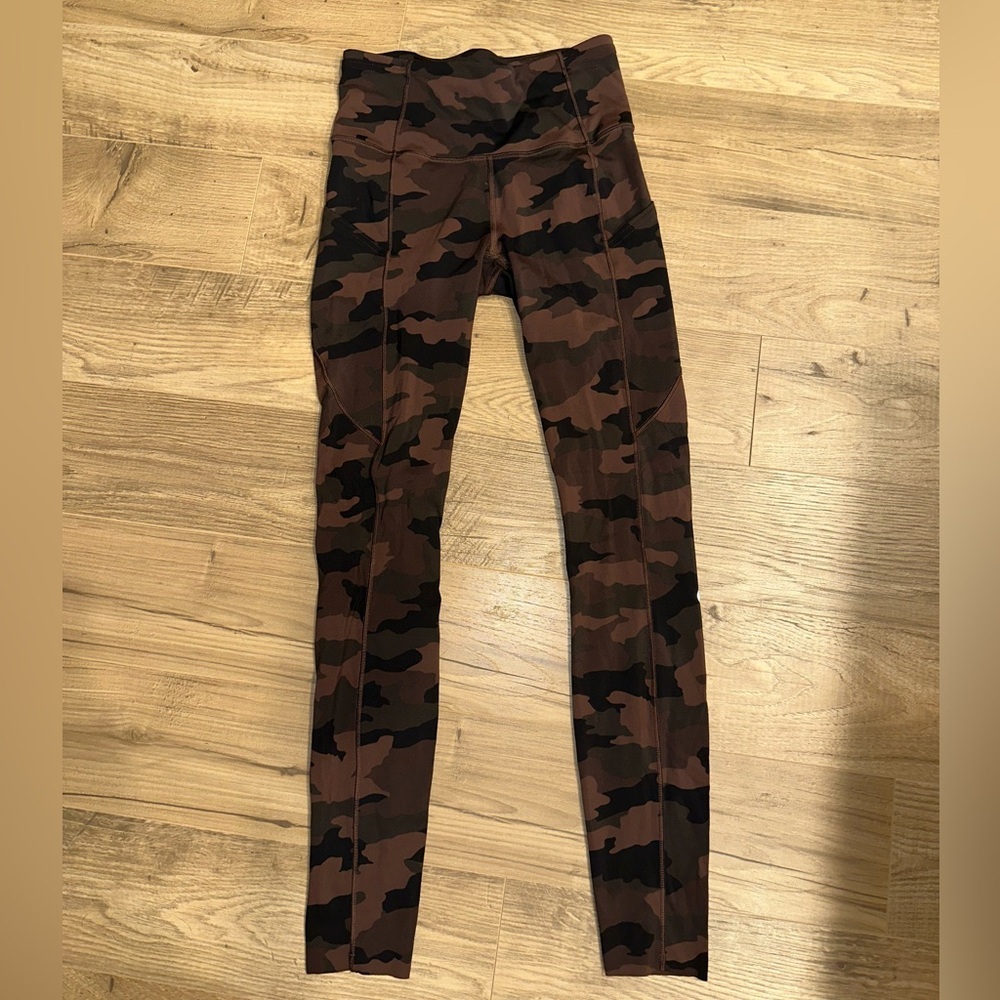 Wunder Train High-Rise Tight with Pockets - Picture 11 of 11